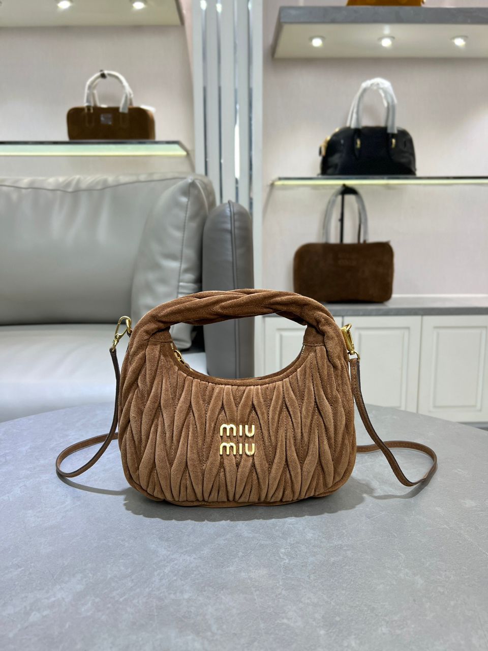 Bolsa Miu Miu Wander Matelassé Suede Hobo Bag
