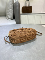 Bolsa Miu Miu Wander Matelassé Suede Hobo Bag