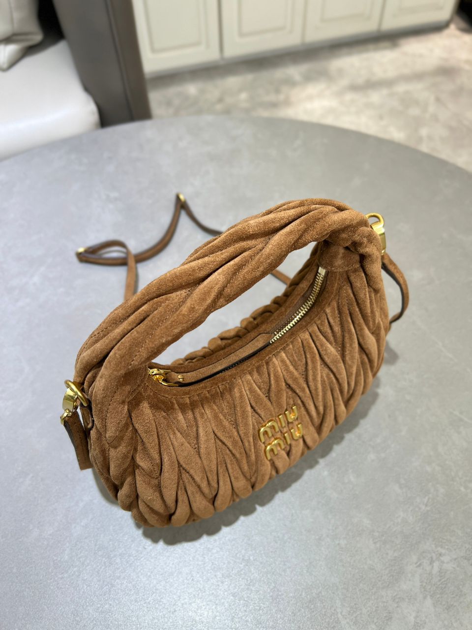 Bolsa Miu Miu Wander Matelassé Suede Hobo Bag