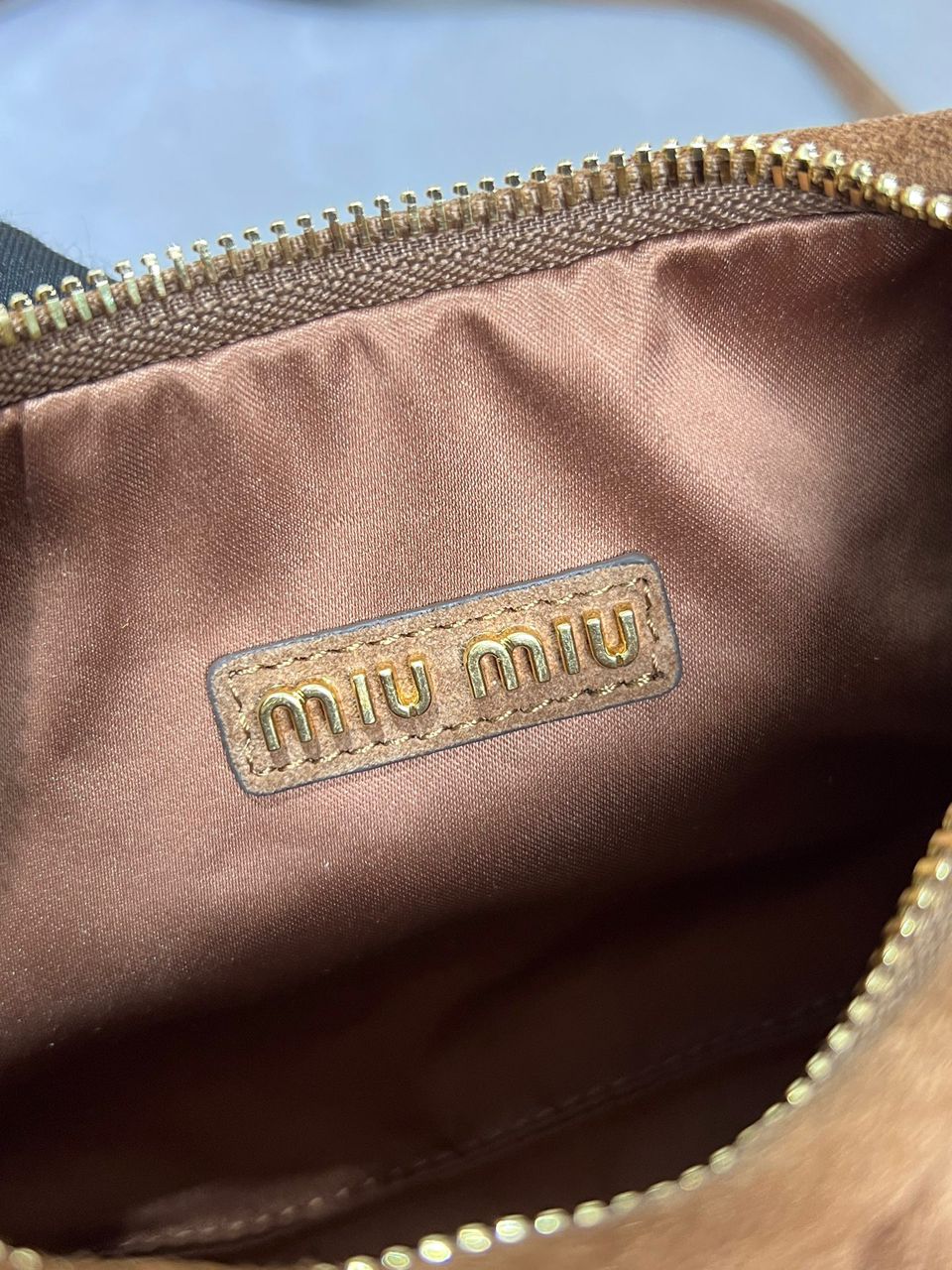 Bolsa Miu Miu Wander Matelassé Suede Hobo Bag