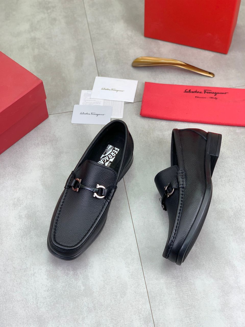 Salvatore Ferragamo Black – Manfrim Store