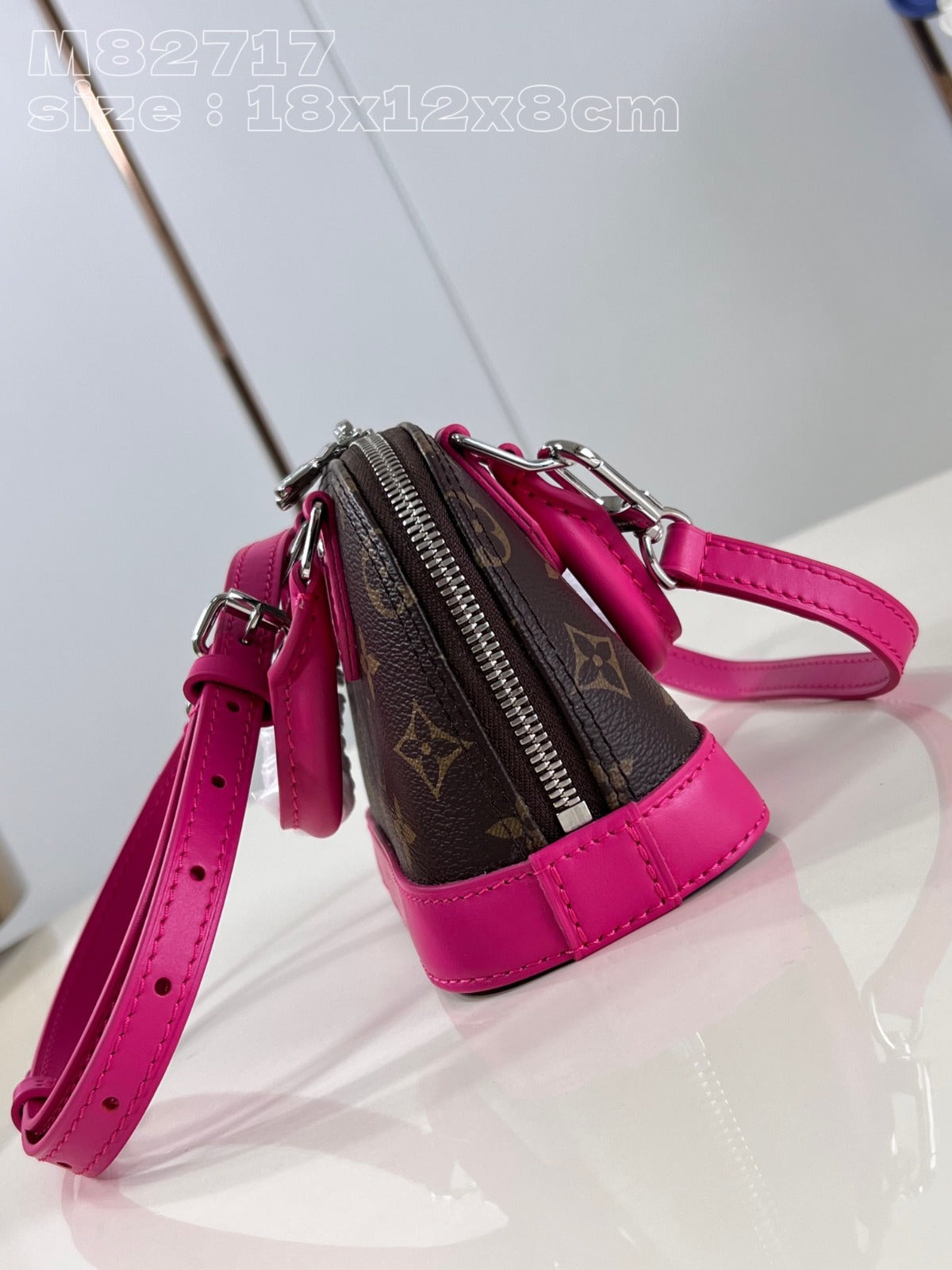 LV Alma Nano em canvas Monogram Pink