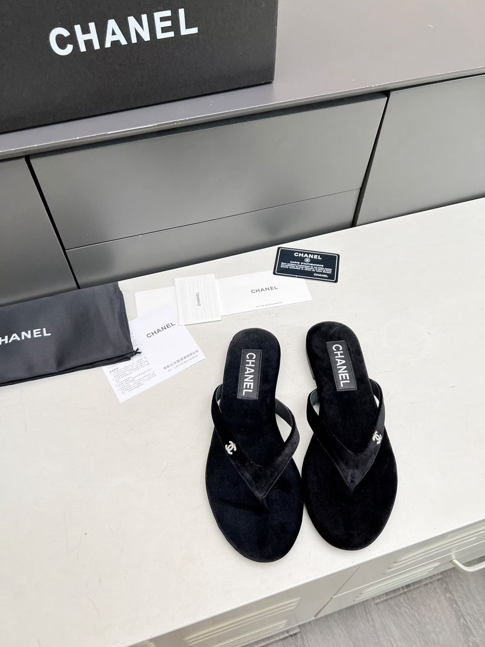 Chanel Chinelo Veludo Preto