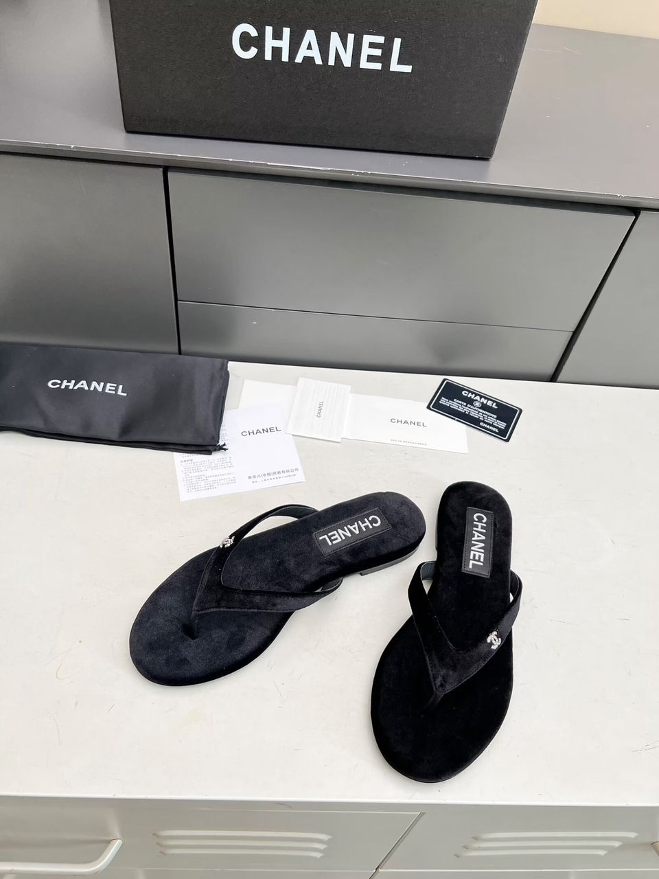Chanel Chinelo Veludo Preto