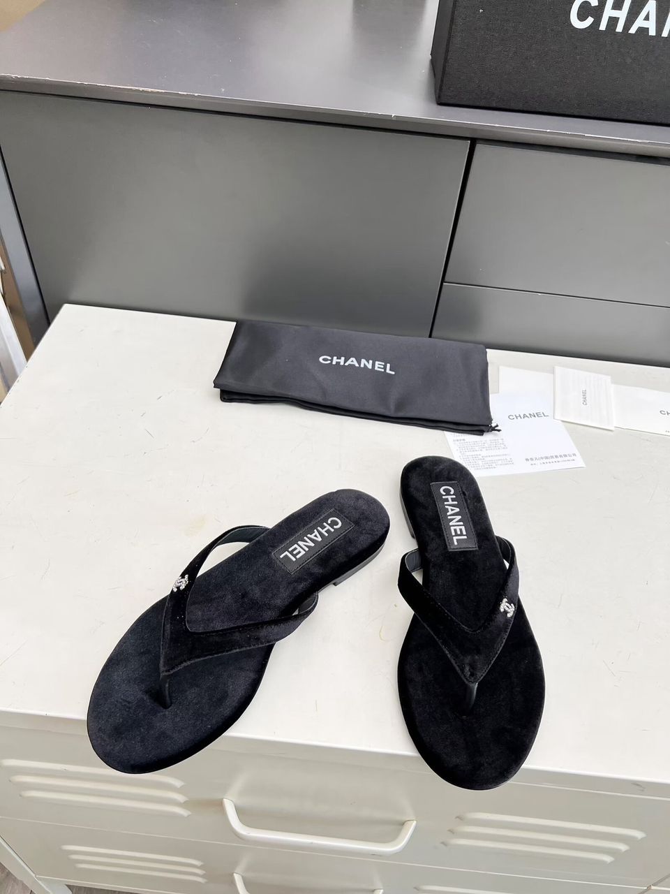 Chanel Chinelo Veludo Preto