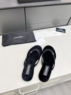 Chanel Chinelo Veludo Preto