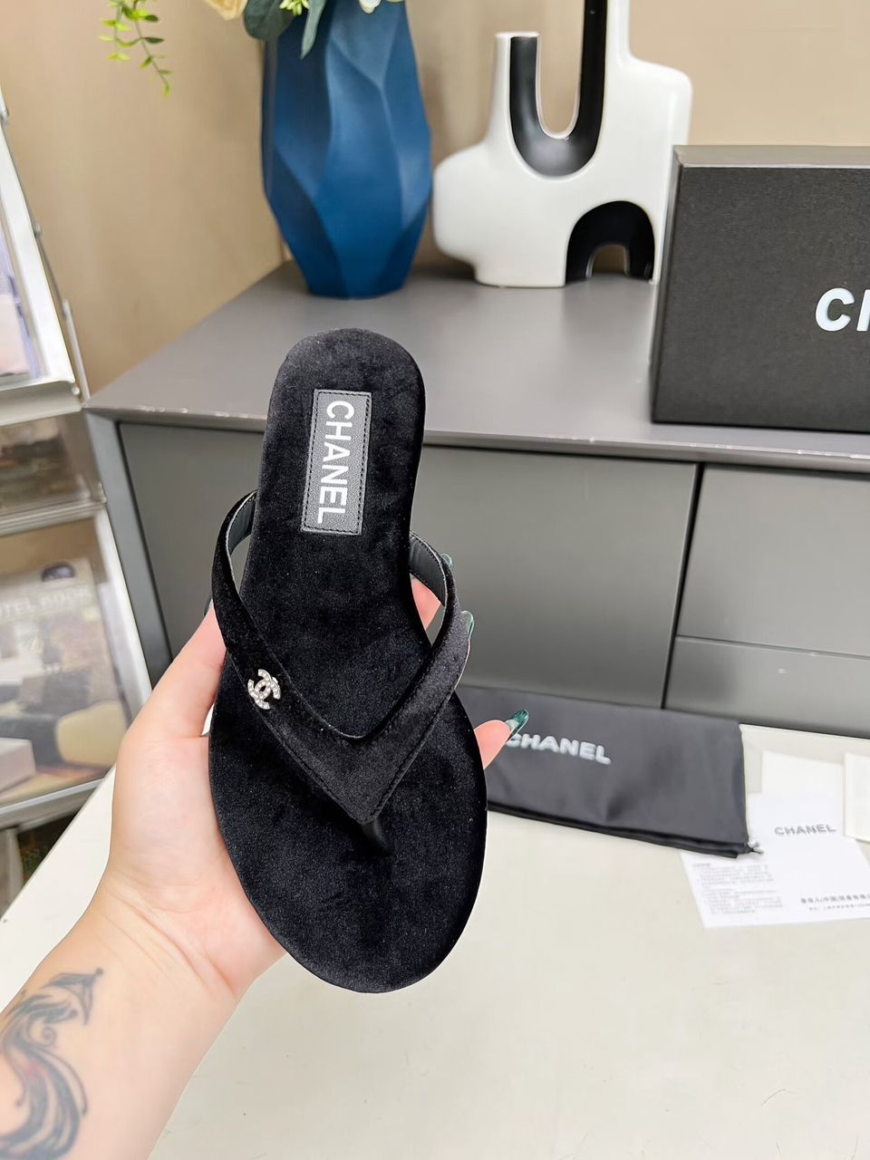 Chanel Chinelo Veludo Preto