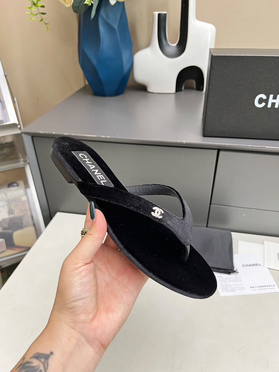 Chanel Chinelo Veludo Preto