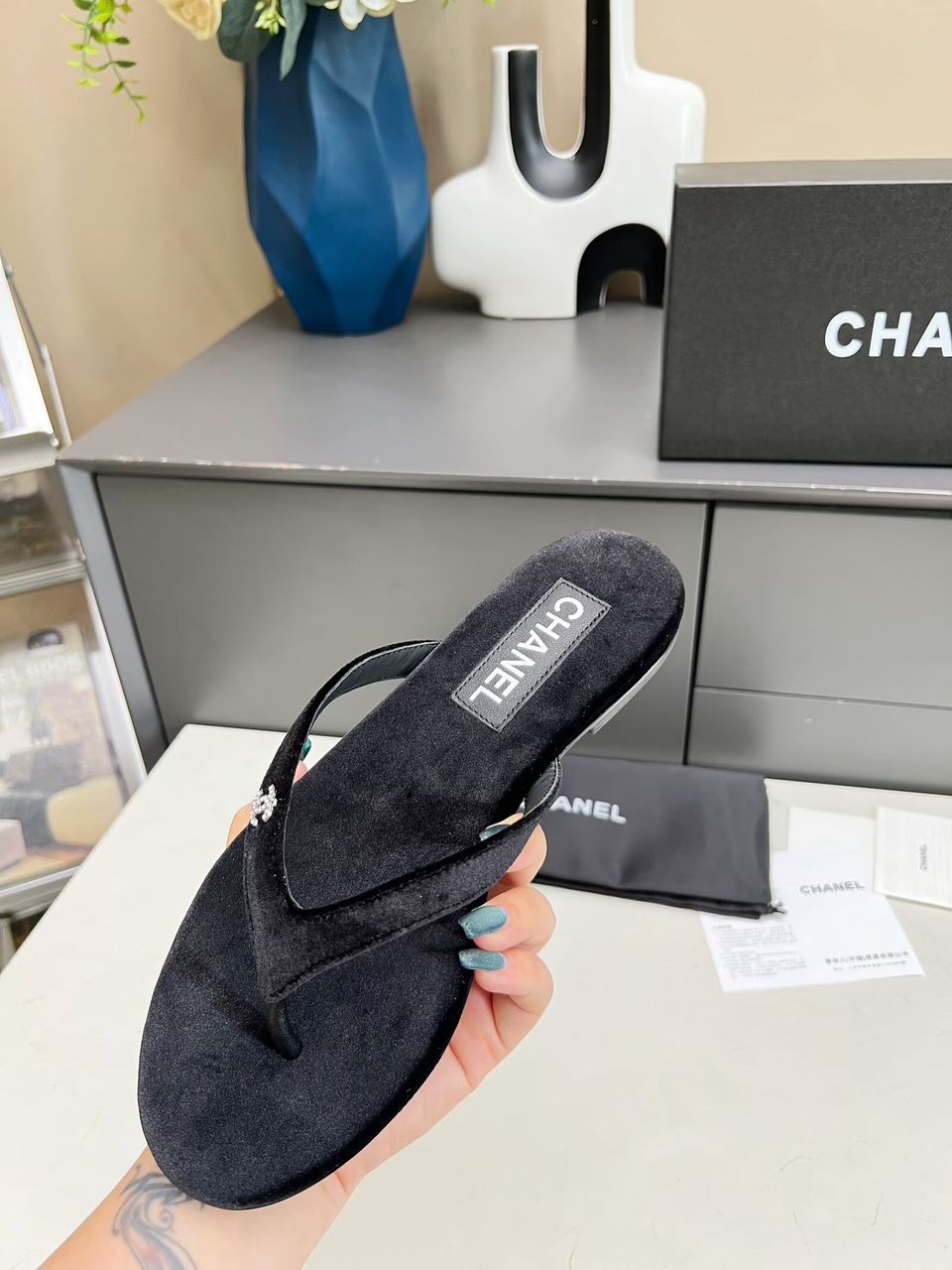 Chanel Chinelo Veludo Preto