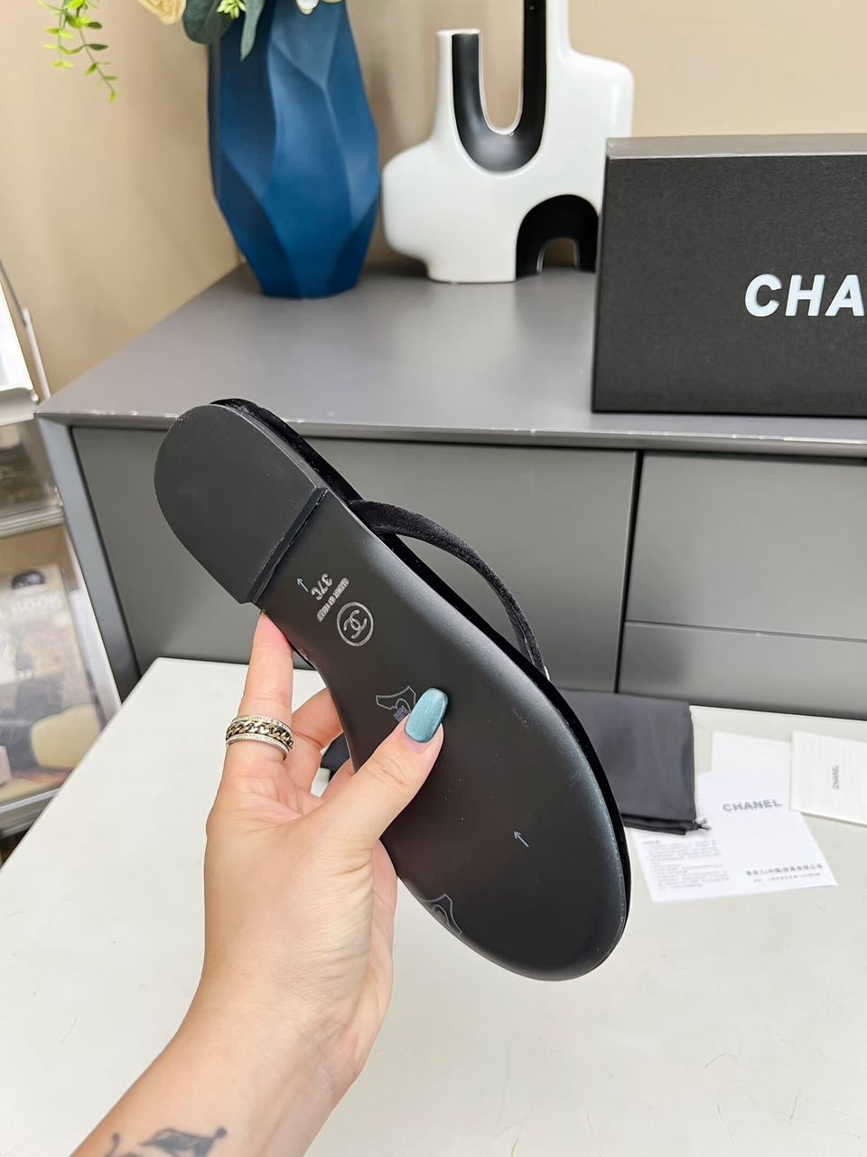 Chanel Chinelo Veludo Preto