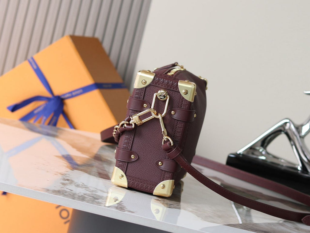 Louis Vuitton Side Trunk Wine .