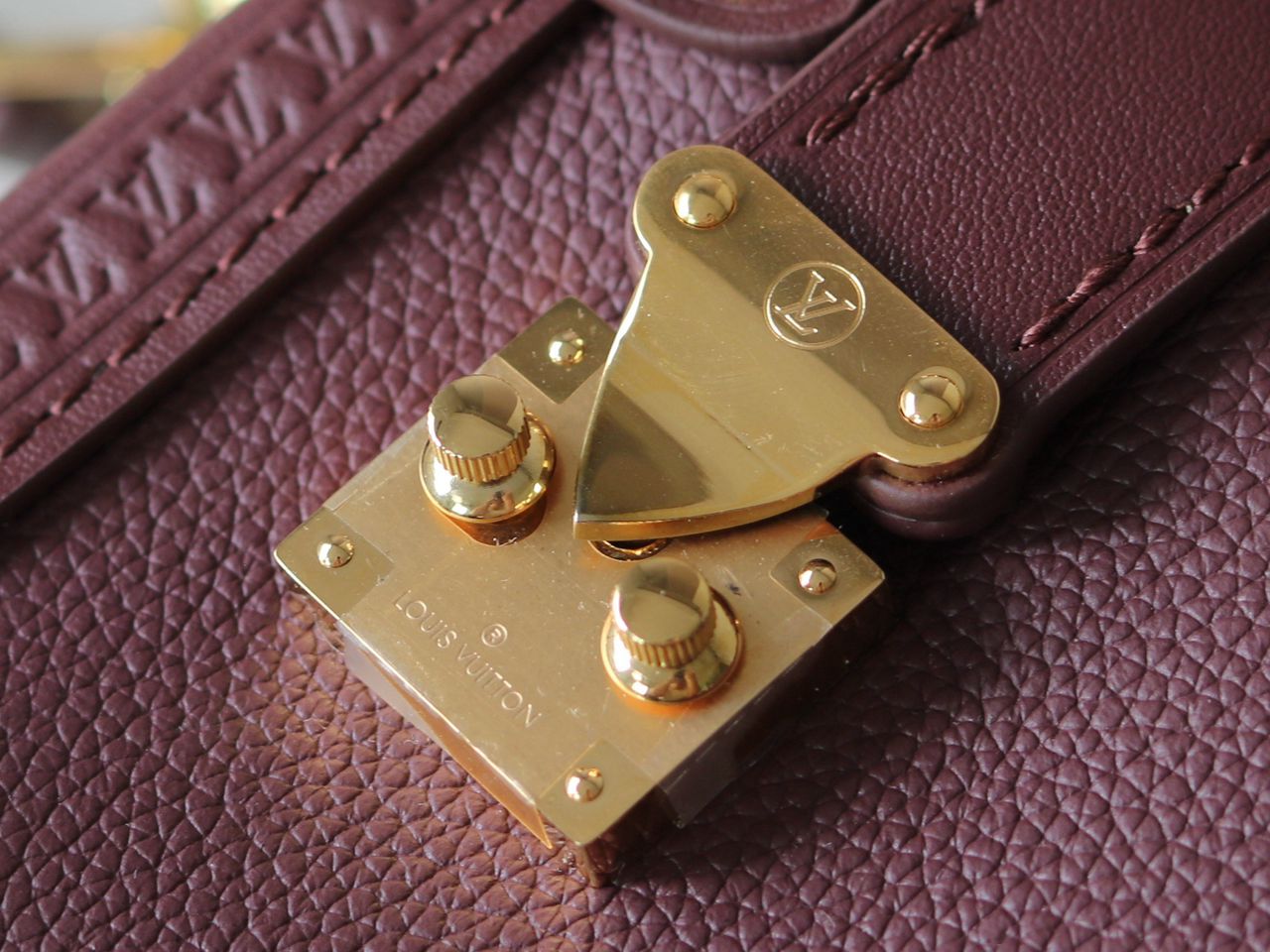 Louis Vuitton Side Trunk Wine .