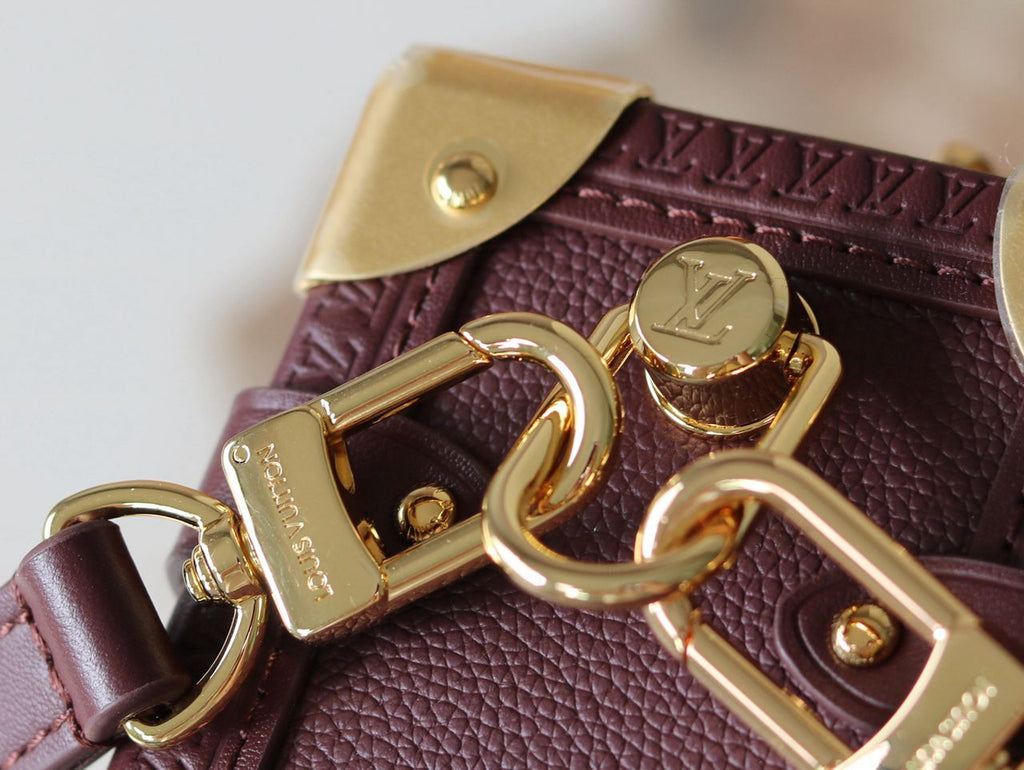 Louis Vuitton Side Trunk Wine .