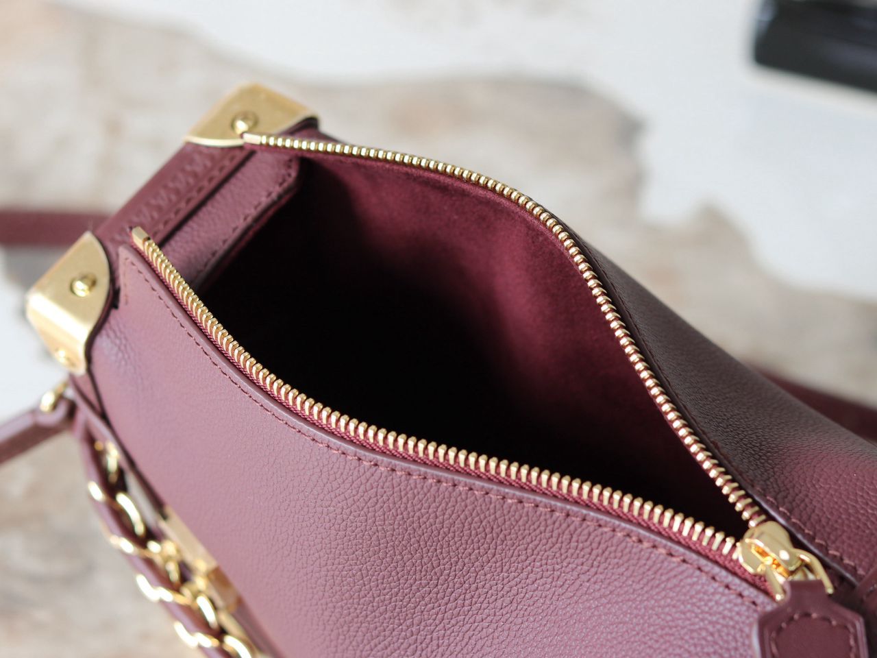 Louis Vuitton Side Trunk Wine .