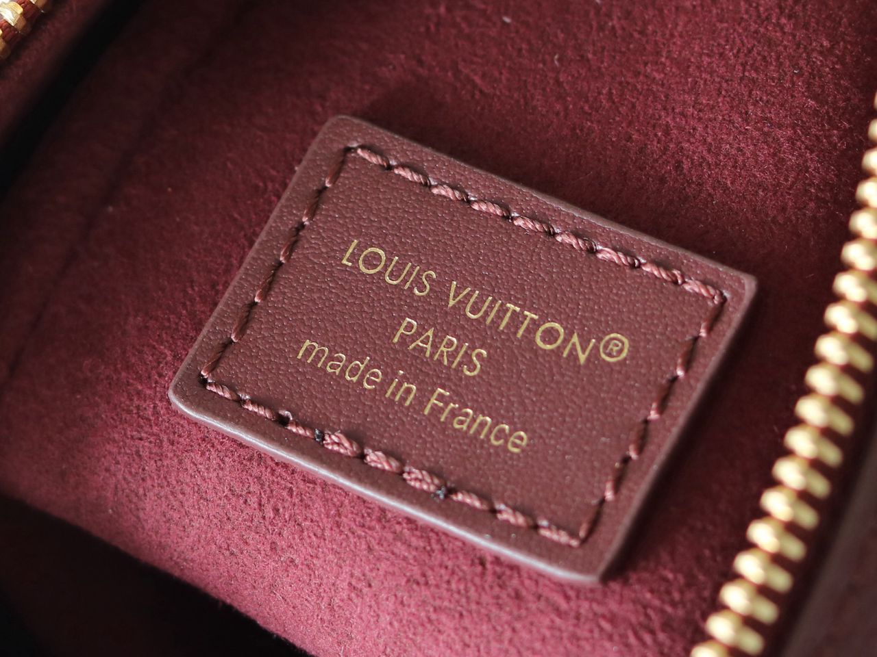Louis Vuitton Side Trunk Wine .