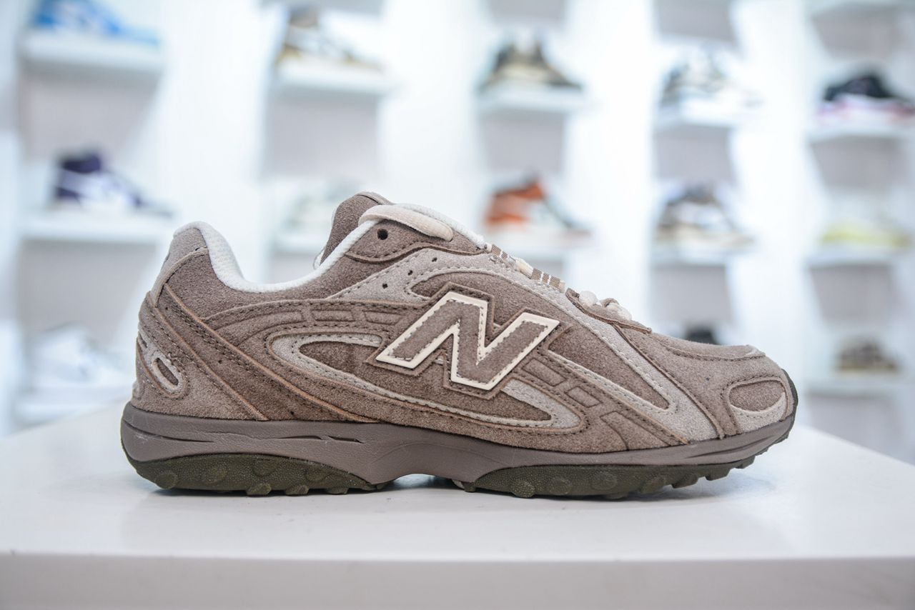 New Balance 204L Mushroom Arid Stone.