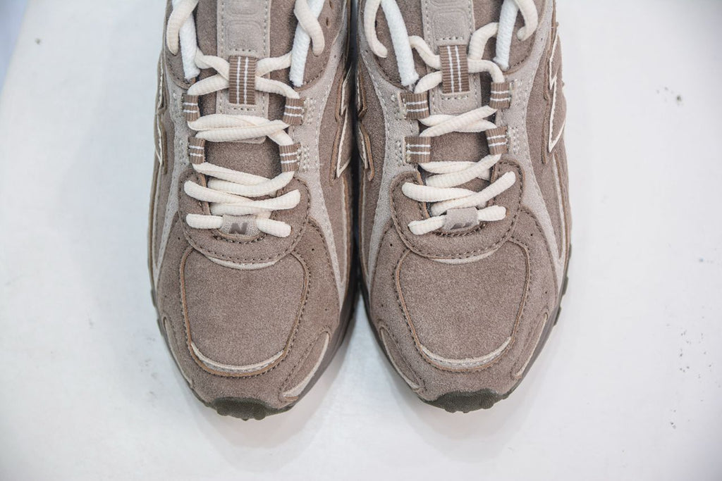 New Balance 204L Mushroom Arid Stone.