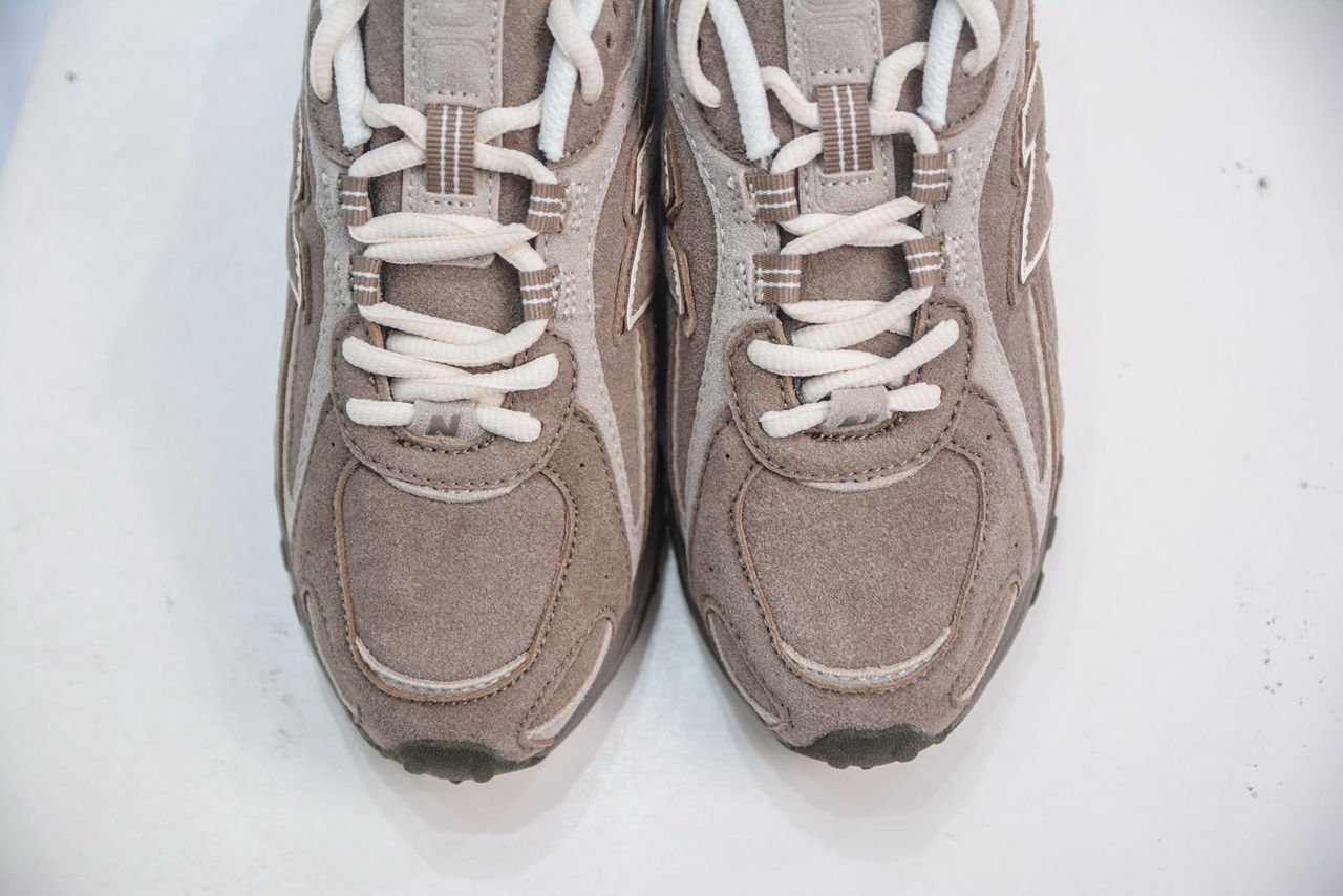 New Balance 204L Mushroom Arid Stone.