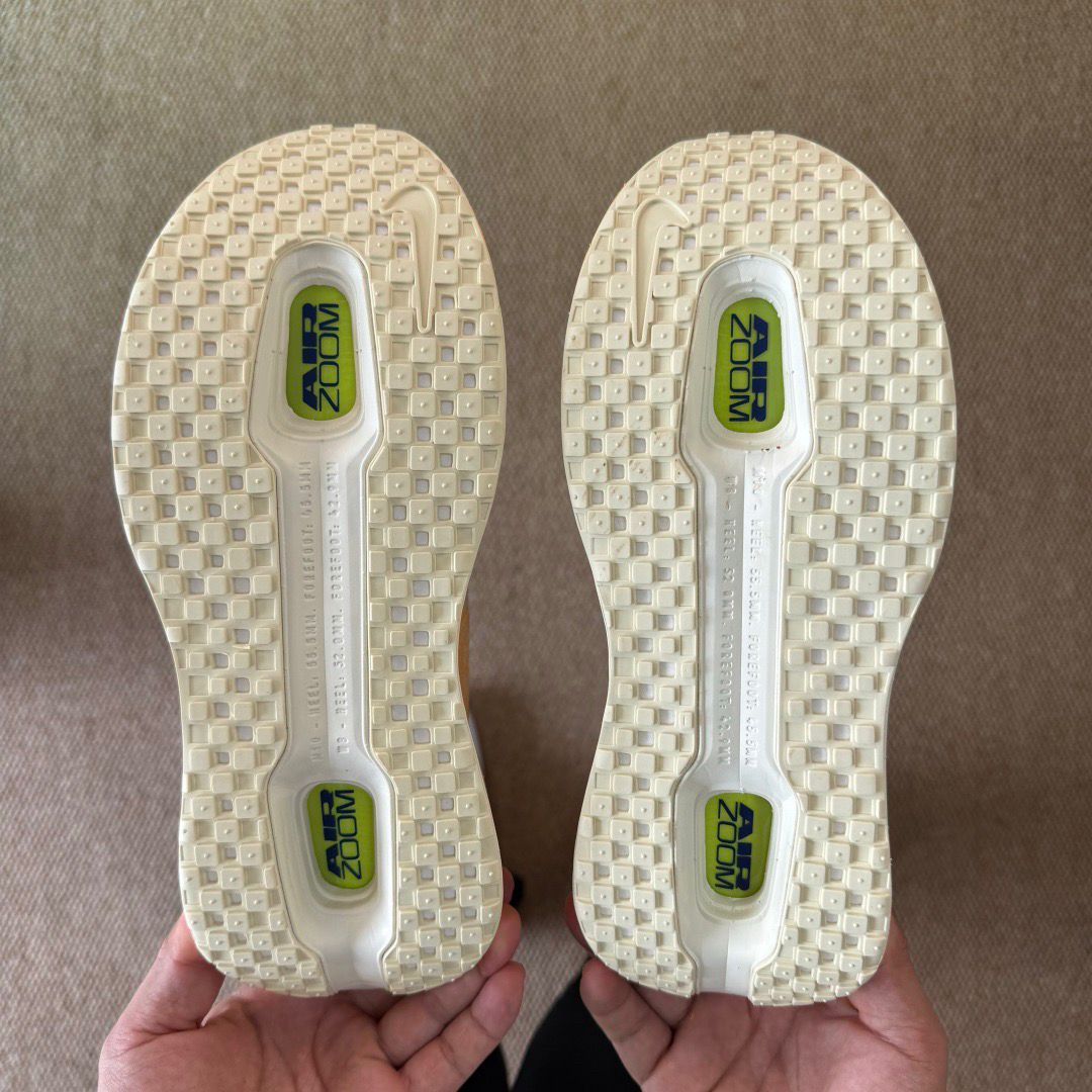 Nike Vomero Premium Alabaster.