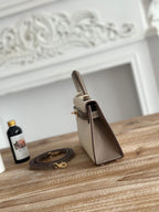 Hermès Kelly Wallet Bicolor Off White  Brown Gold Hardware .