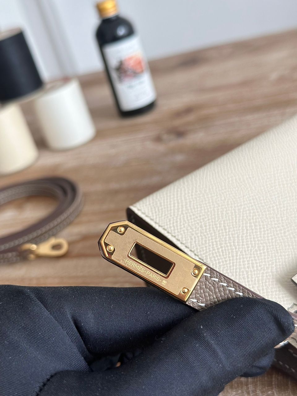 Hermès Kelly Wallet Bicolor Off White  Brown Gold Hardware .
