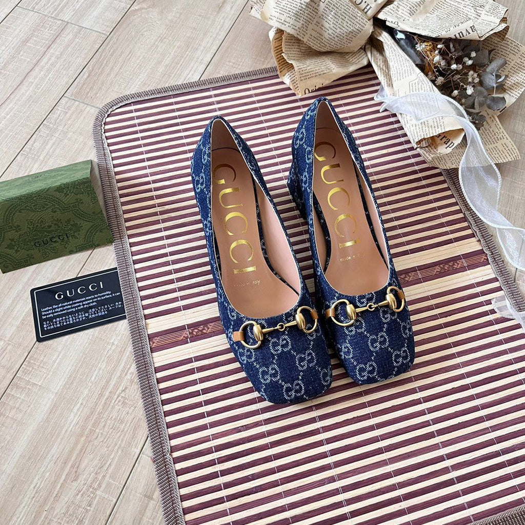 Gucci Horsebit Pump GG Canvas Azul .
