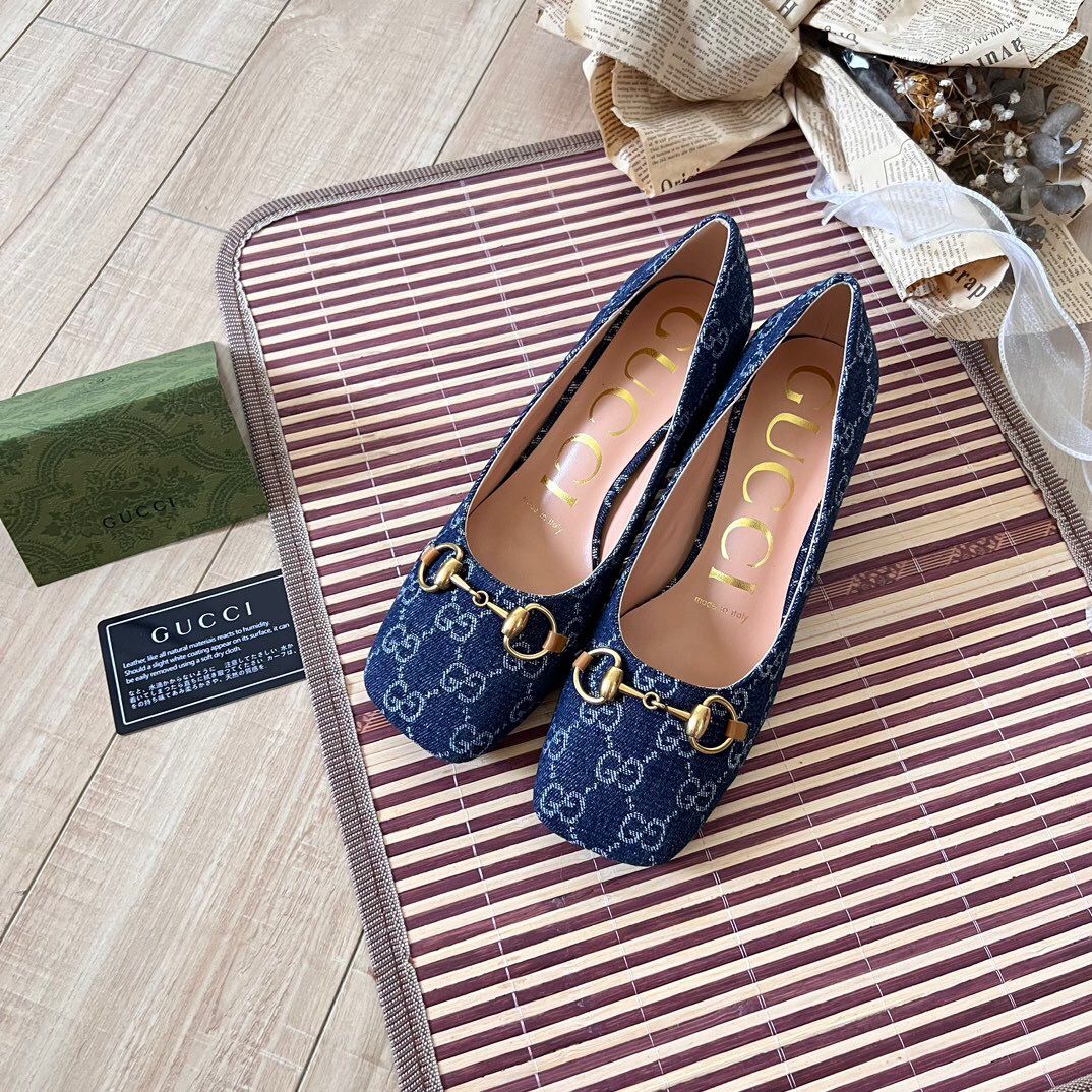 Gucci Horsebit Pump GG Canvas Azul .