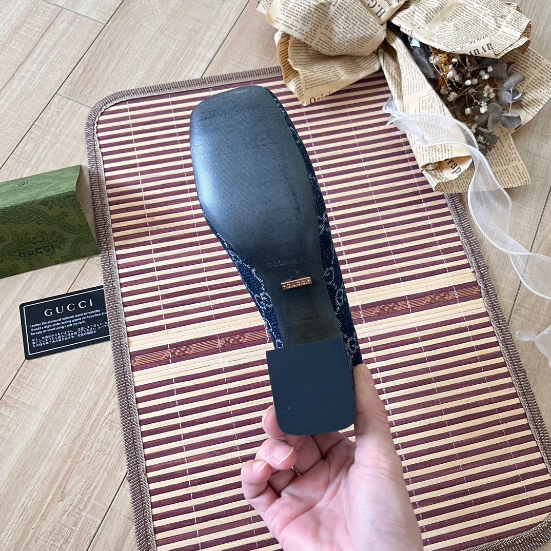 Gucci Horsebit Pump GG Canvas Azul .