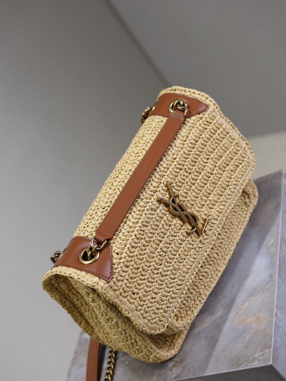 Bolsa Saint Laurent Niki Raffia Chain Medium Natural .