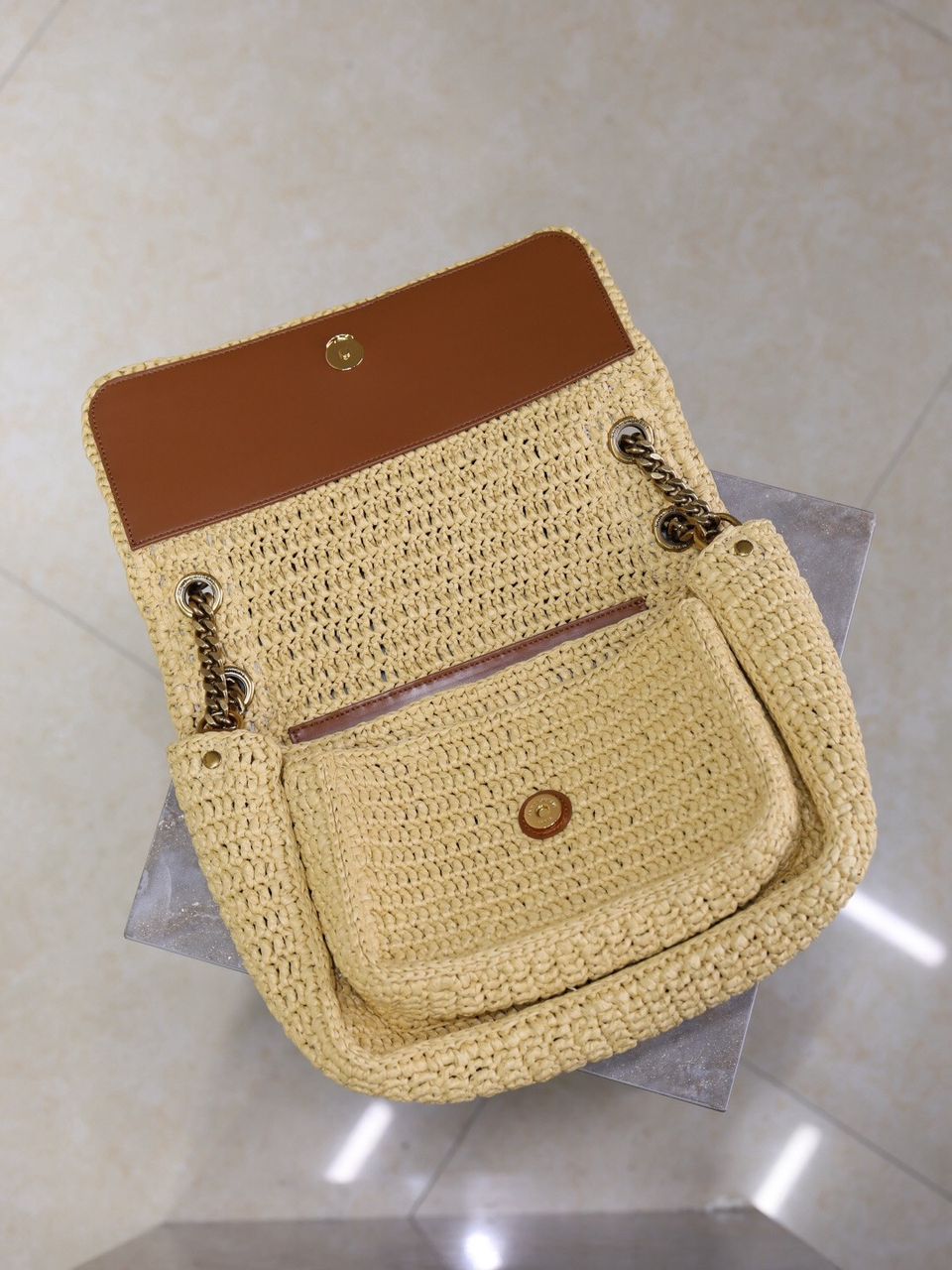 Bolsa Saint Laurent Niki Raffia Chain Medium Natural .