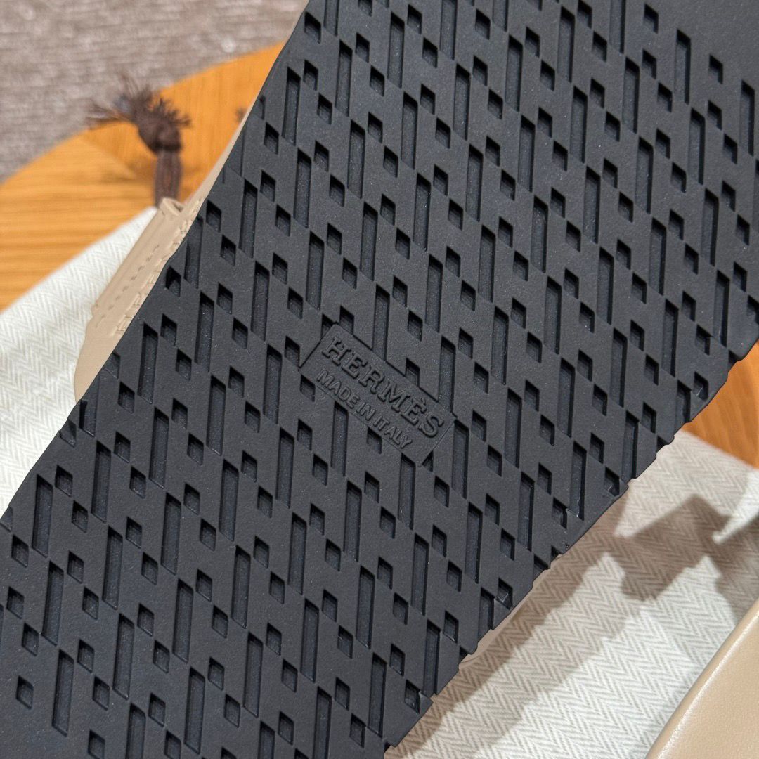 Hermès Chypre Sandal Couro Etoupe .