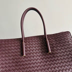 Bolsa Bottega Veneta Barbara Tote em Couro Bordô Estruturado .