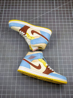 Nike Air Jordan 1 Mid SE Maison Château Rouge Couro Multicolor