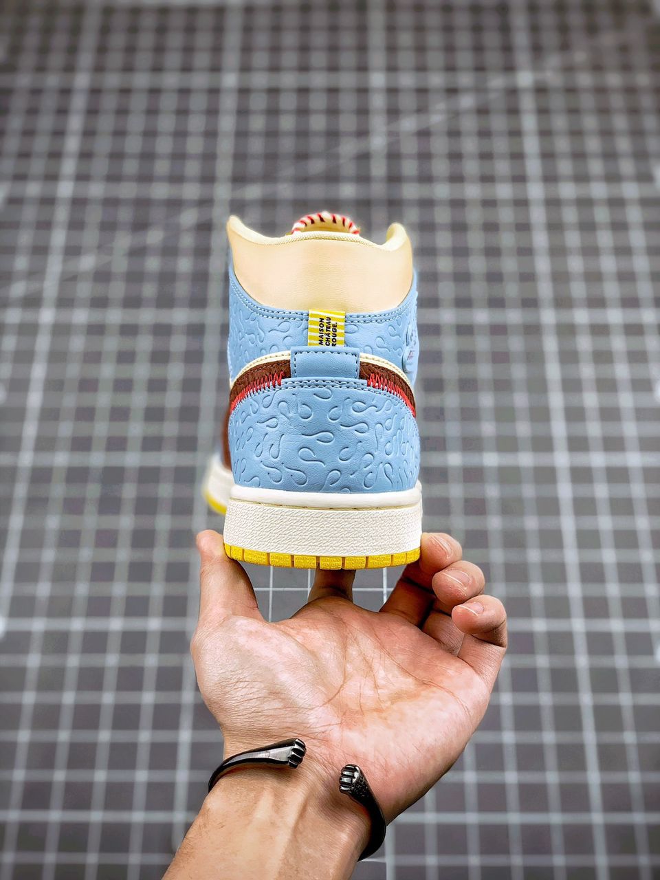 Nike Air Jordan 1 Mid SE Maison Château Rouge Couro Multicolor