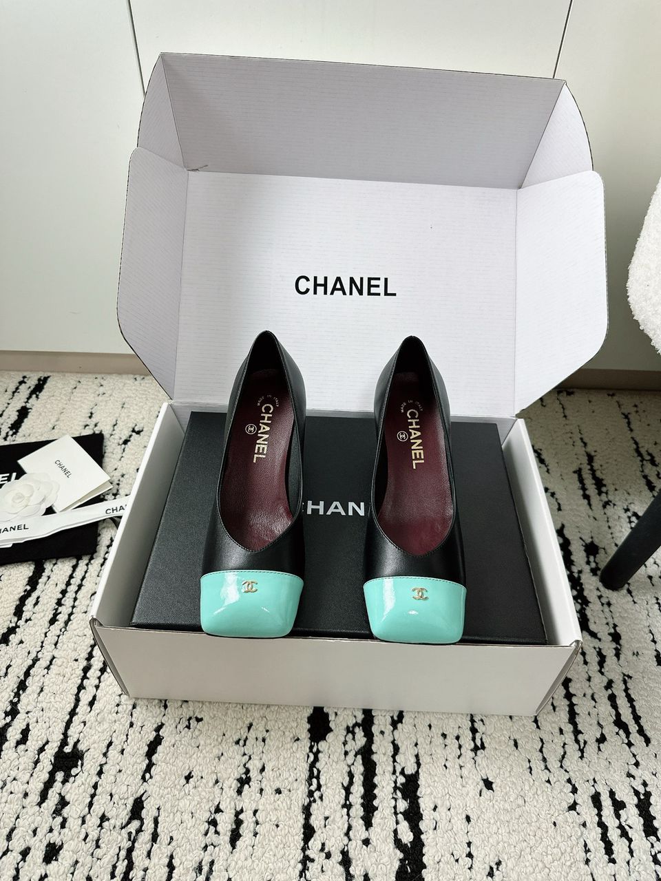 Chanel Cap-Toe Pump Preto e Verde Água