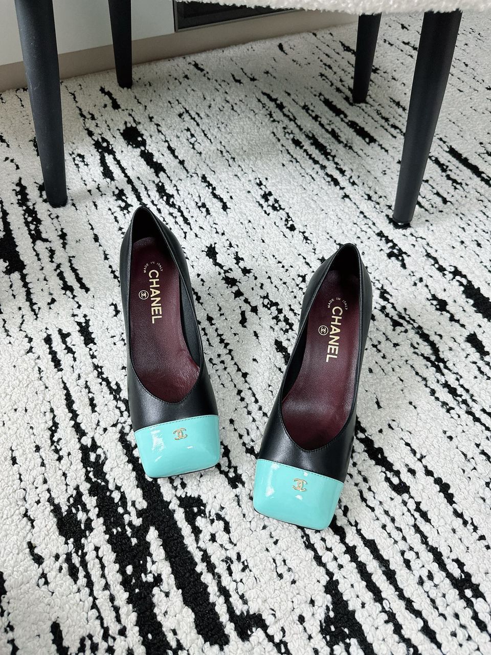 Chanel Cap-Toe Pump Preto e Verde Água