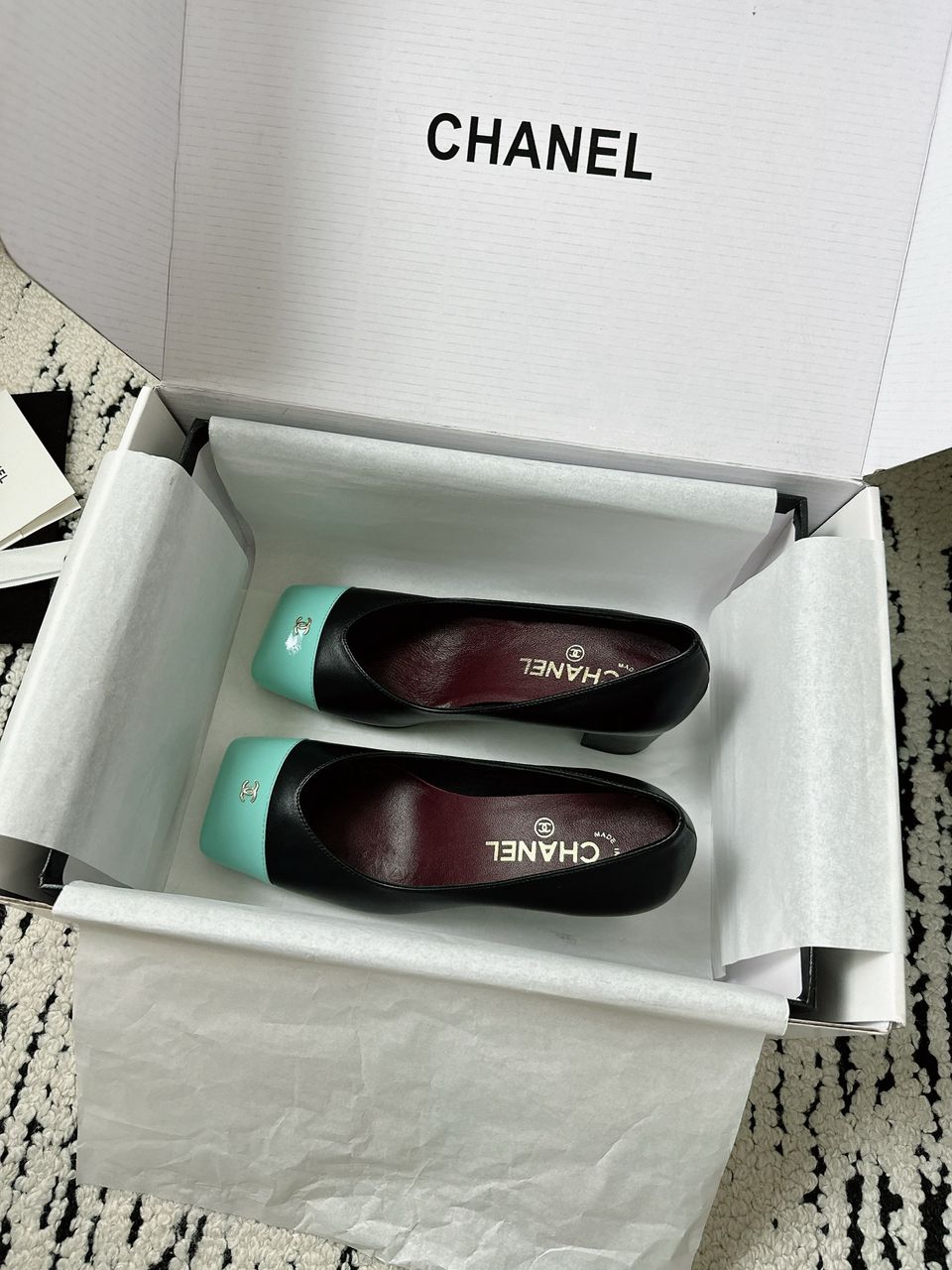 Chanel Cap-Toe Pump Preto e Verde Água .