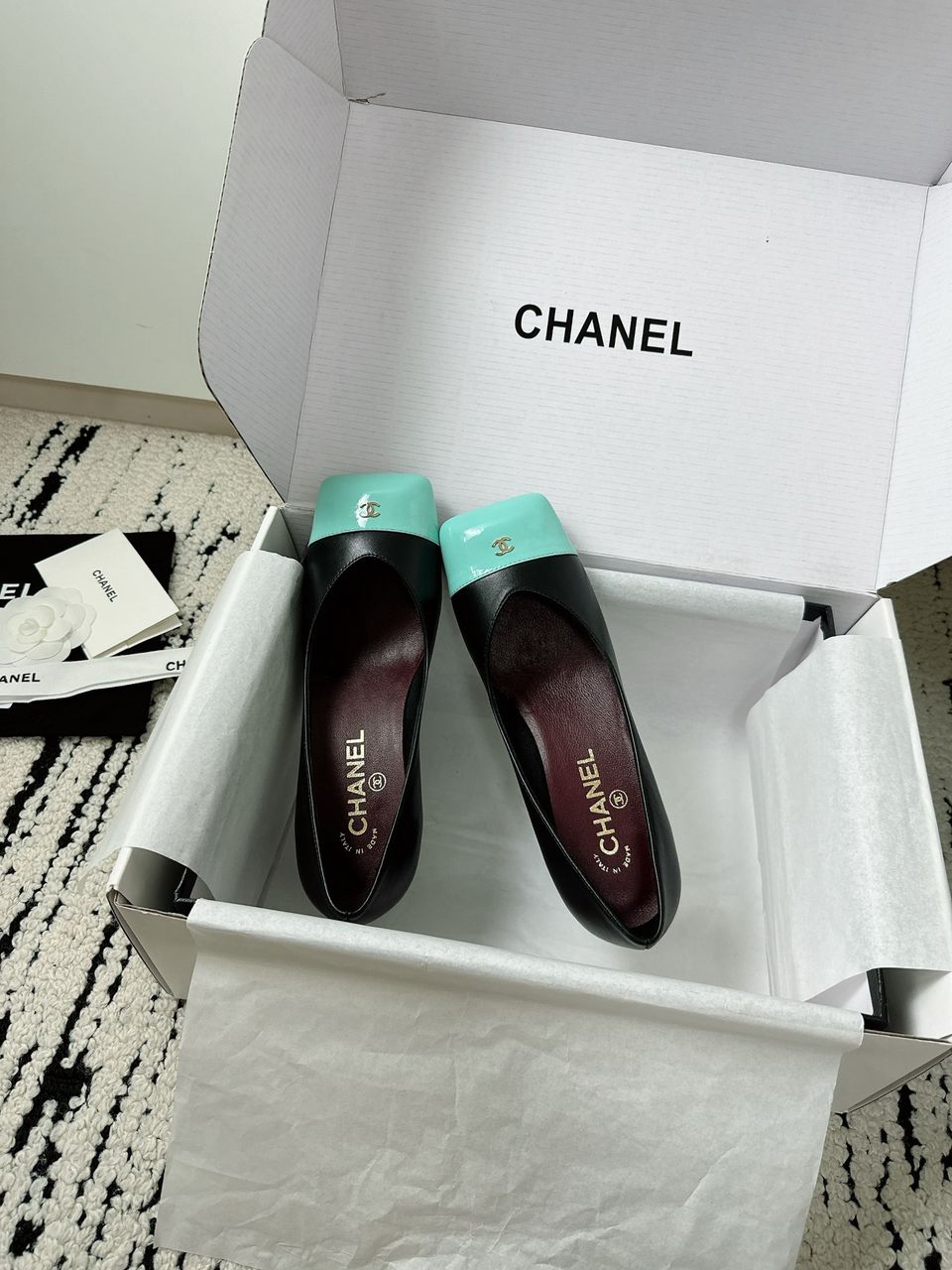 Chanel Cap-Toe Pump Preto e Verde Água .