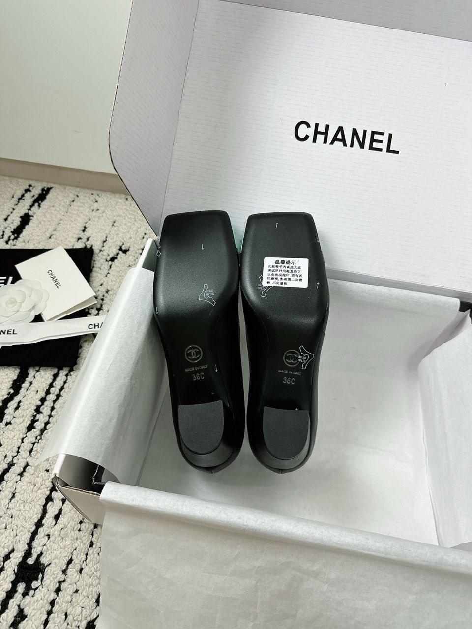 Chanel Cap-Toe Pump Preto e Verde Água