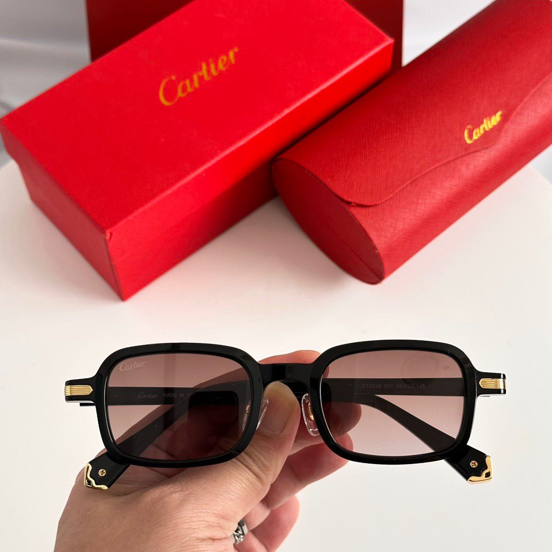 CARTIER -Cartier Signature Square Sunglasses Black Gradient .