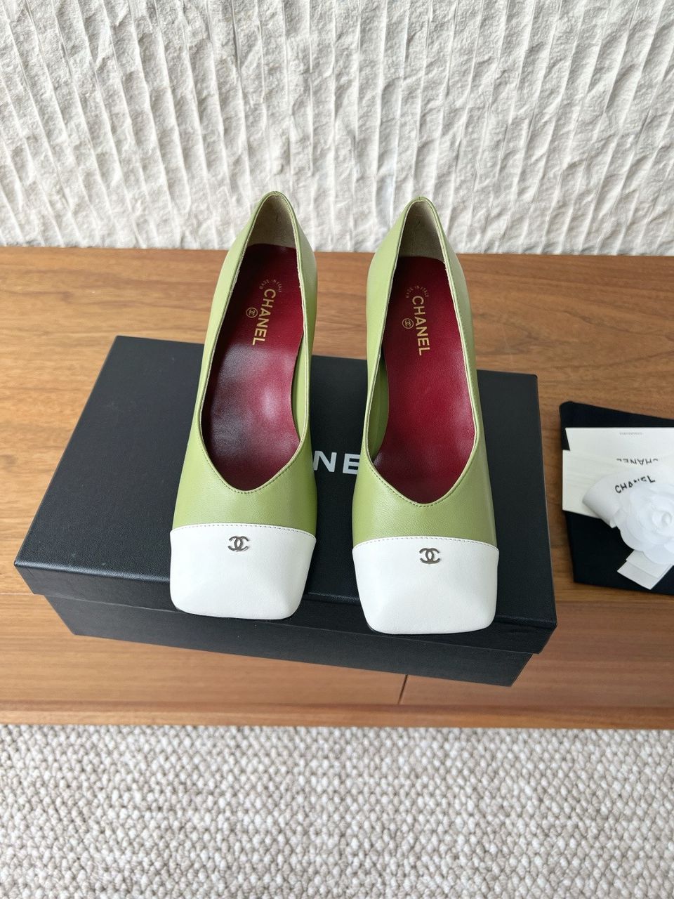 Chanel Cap-Toe Pump Verde e Branco. Salto 6,5 cm.