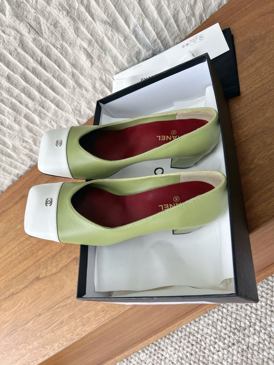Chanel Cap-Toe Pump Verde e Branco. Salto 6,5 cm.