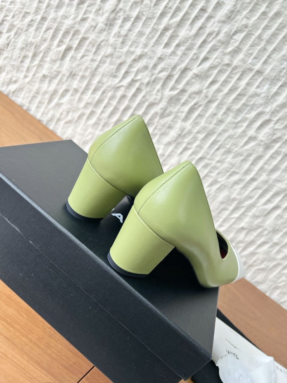Chanel Cap-Toe Pump Verde e Branco. Salto 6,5 cm.