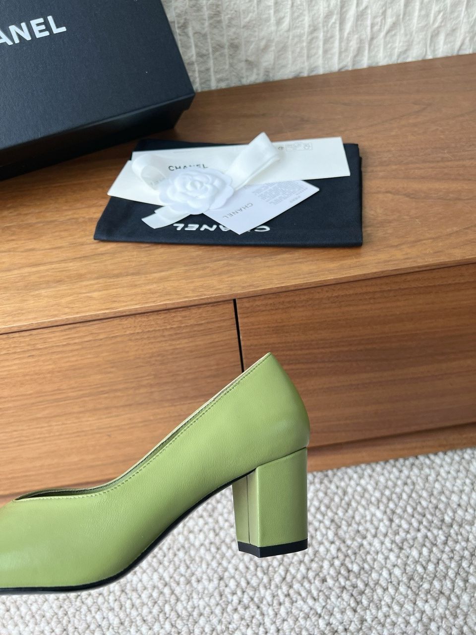 Chanel Cap-Toe Pump Verde e Branco. Salto 6,5 cm.