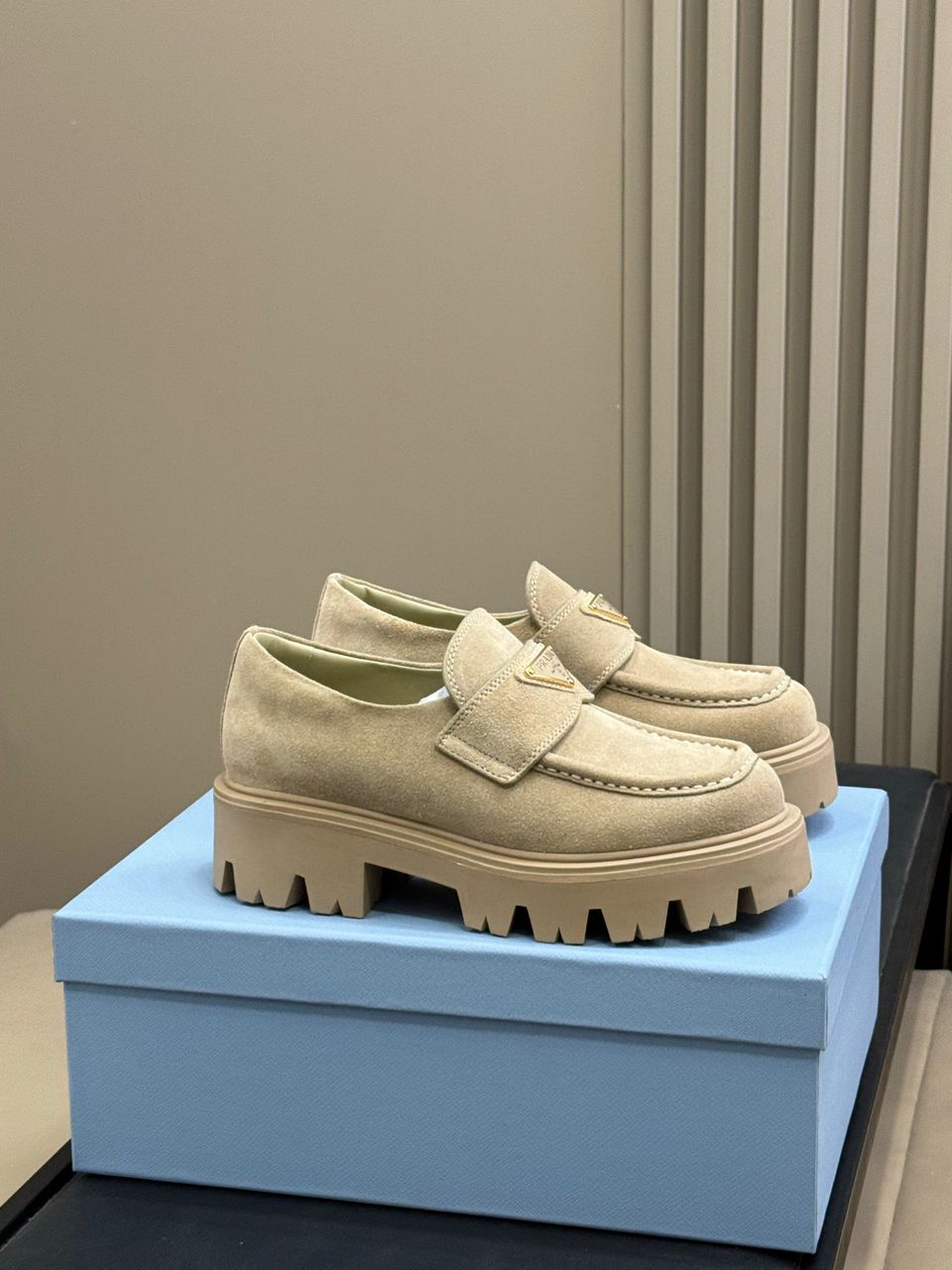 Mocassim Prada Camurça