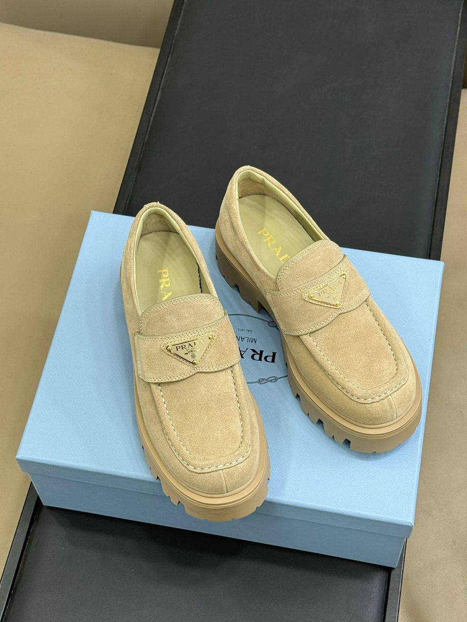 Mocassim Prada Camurça