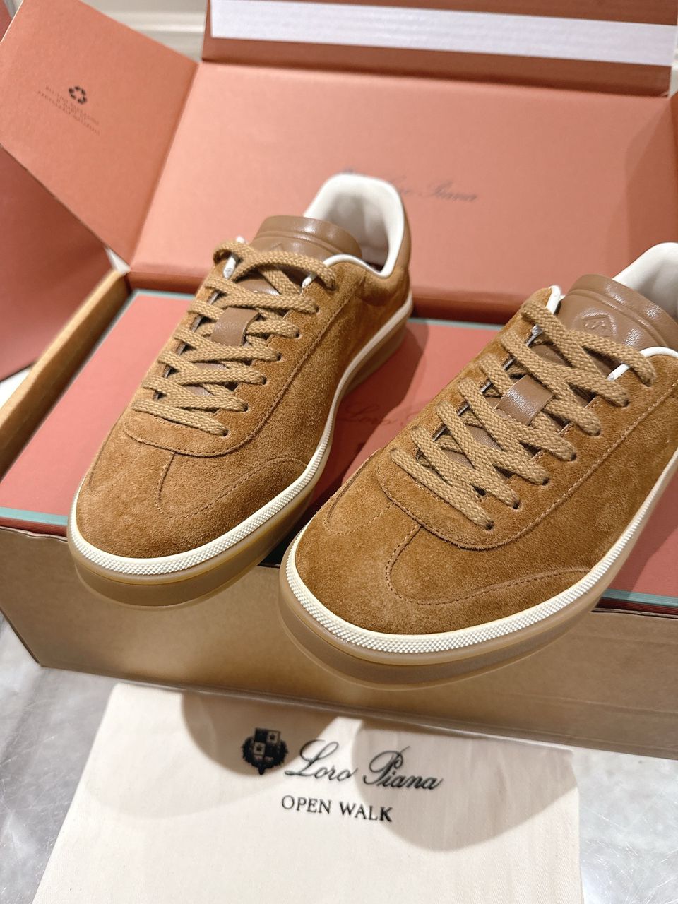 Loro Piana Walk Camurça