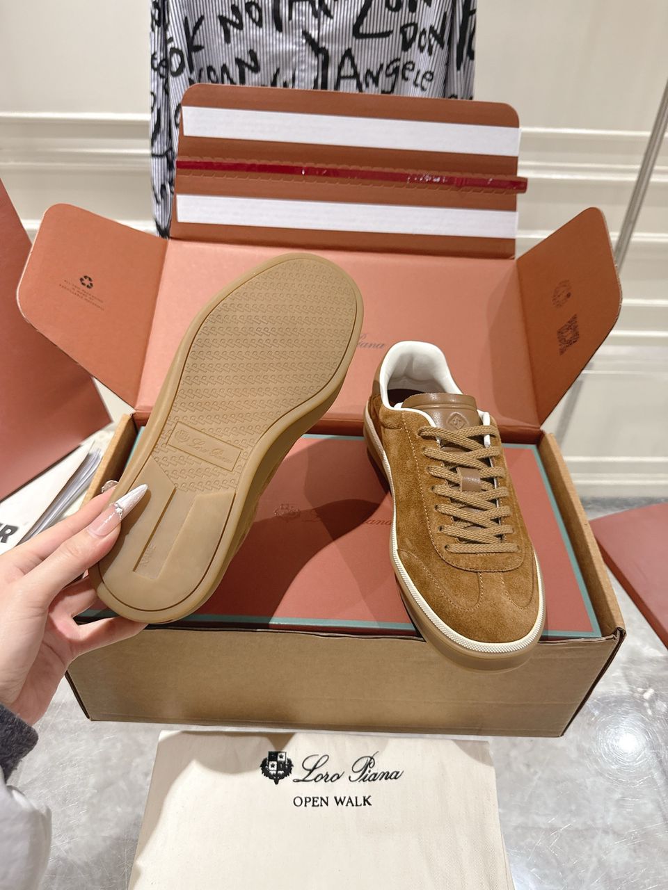 Loro Piana Walk Camurça