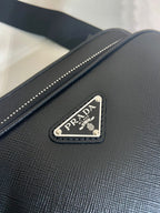 Bolsa de Ombro em Couro Saffiano da Prada
