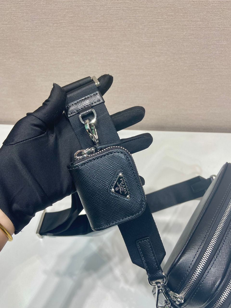 Bolsa de Ombro em Couro Saffiano da Prada